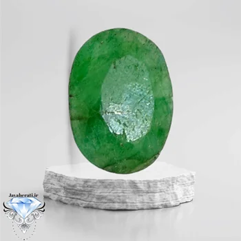 نگین زمرد هندی طبیعی ۷.۴قیراط