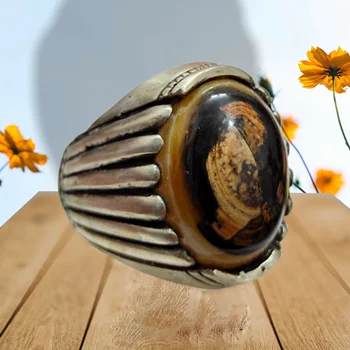 انگشتر عقیق سه پوست مصور آدمک بینظیر